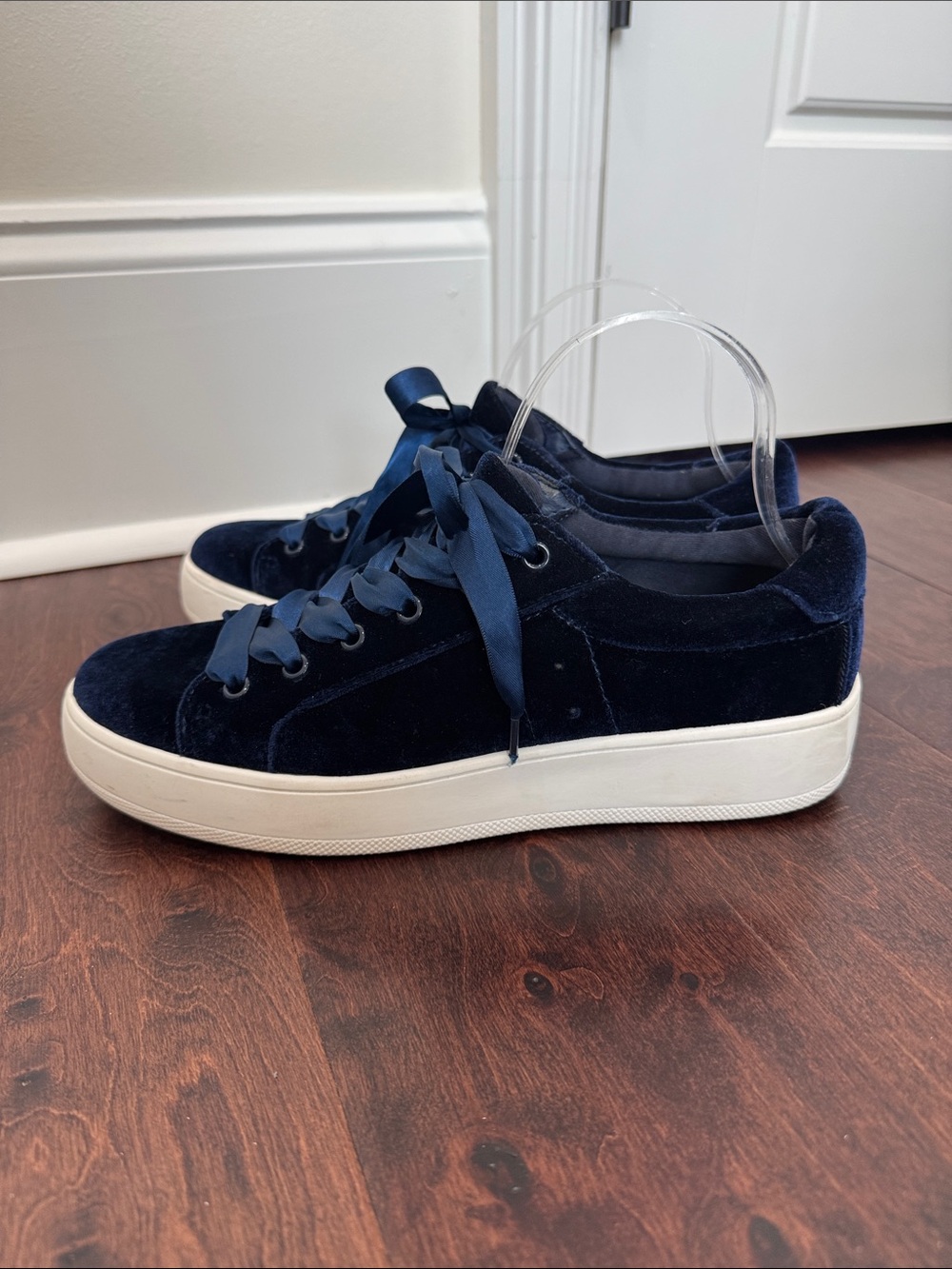 Steve Madden Bertie V Women’s Blue Velvet Velour Shoes, Ribbon Laces, size 11 - Picture 4 of 9